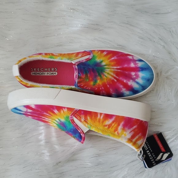Women skechers tie-dye slip on sneakers - Picture 3 of 5